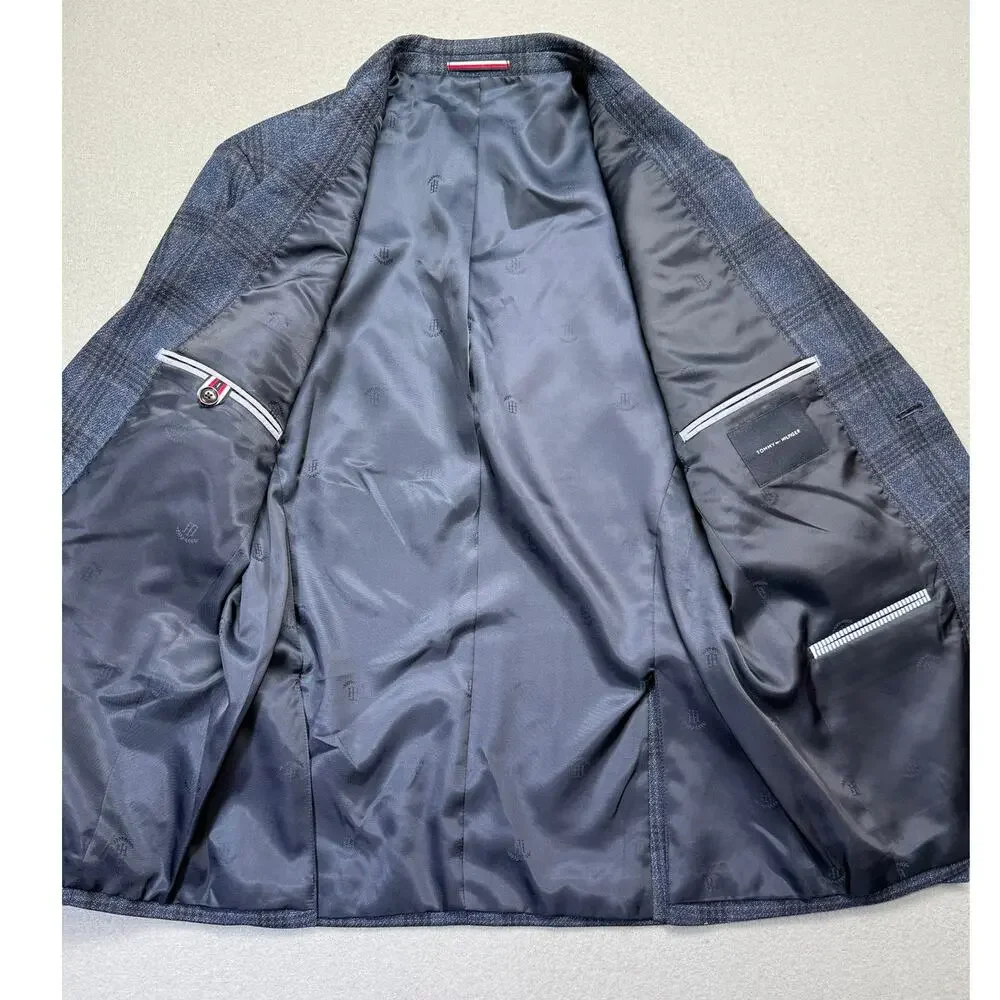 Tommy Hilfiger 38s modern